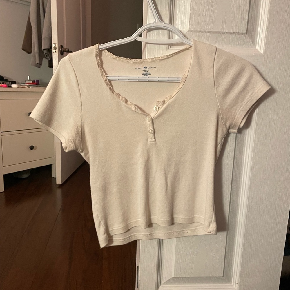 BRANDY MELVILLE t shirt